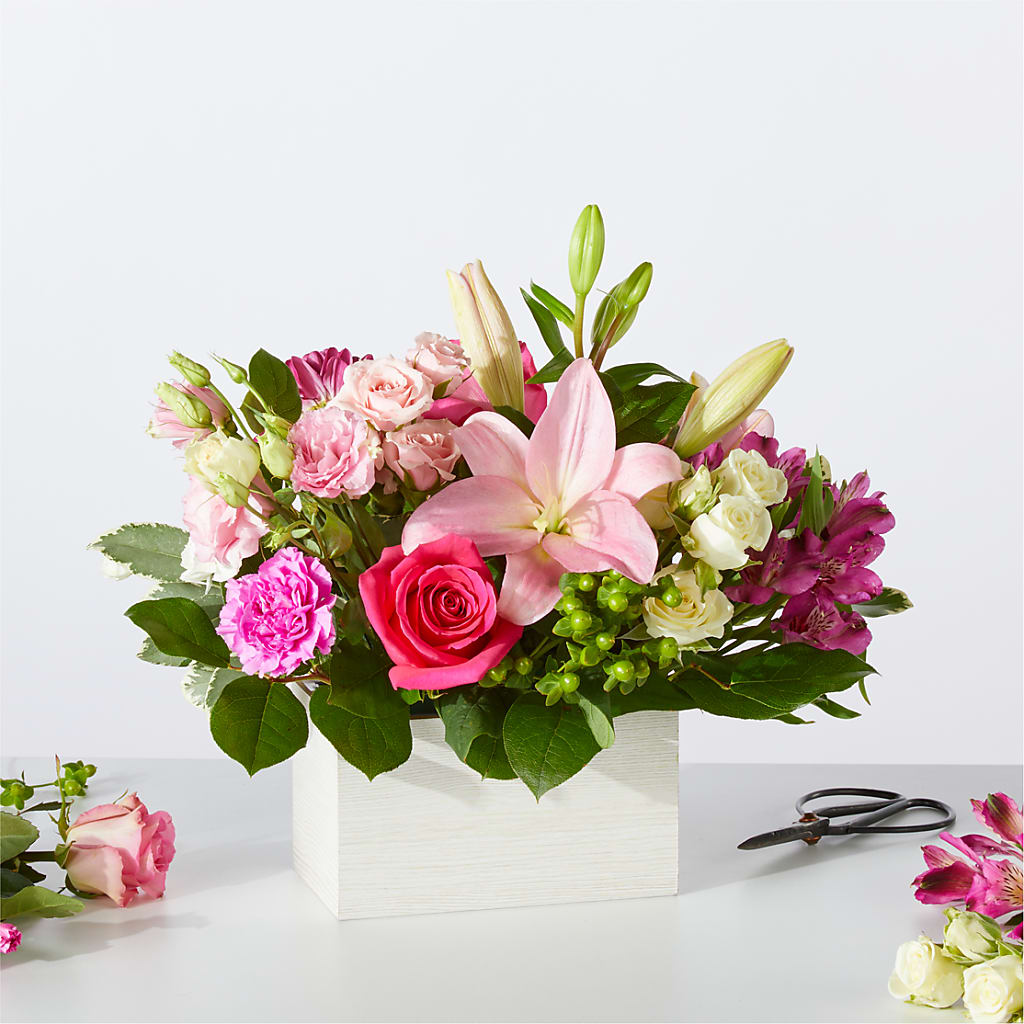 Sweetberry Box – A Florist Original – Flowers By Robert Taylor Inc, West Covina CA