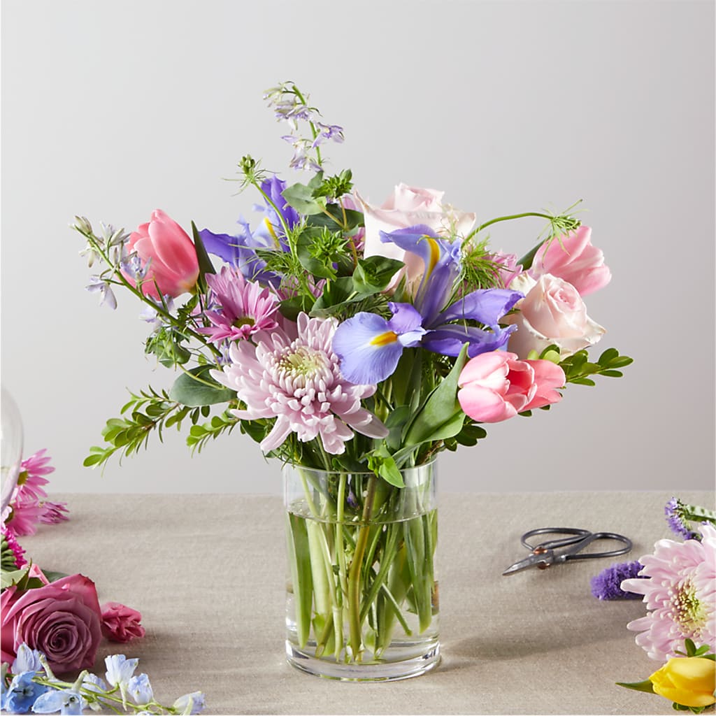 Pastel Tradition - A Florist Original – Flowers By Robert Taylor Inc, West Covina CA