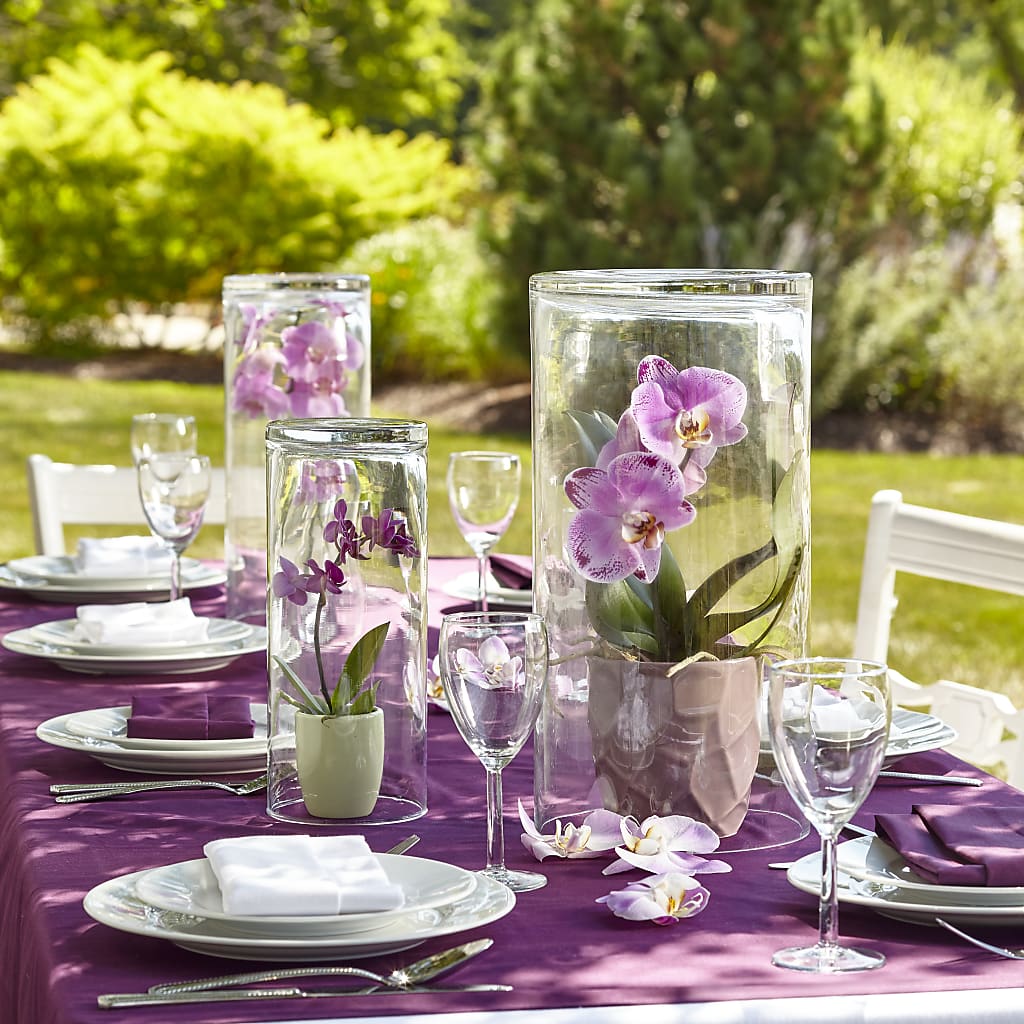 Dramatic Garden Centerpiece – Flowers By Robert Taylor Inc, West Covina CA