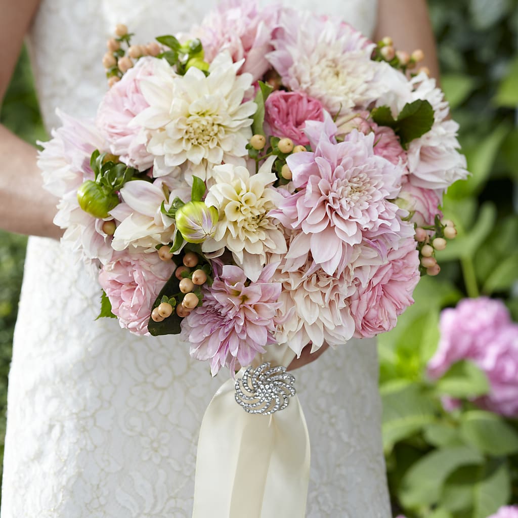 Heart's Promise Bouquet – Flowers By Robert Taylor Inc, West Covina CA
