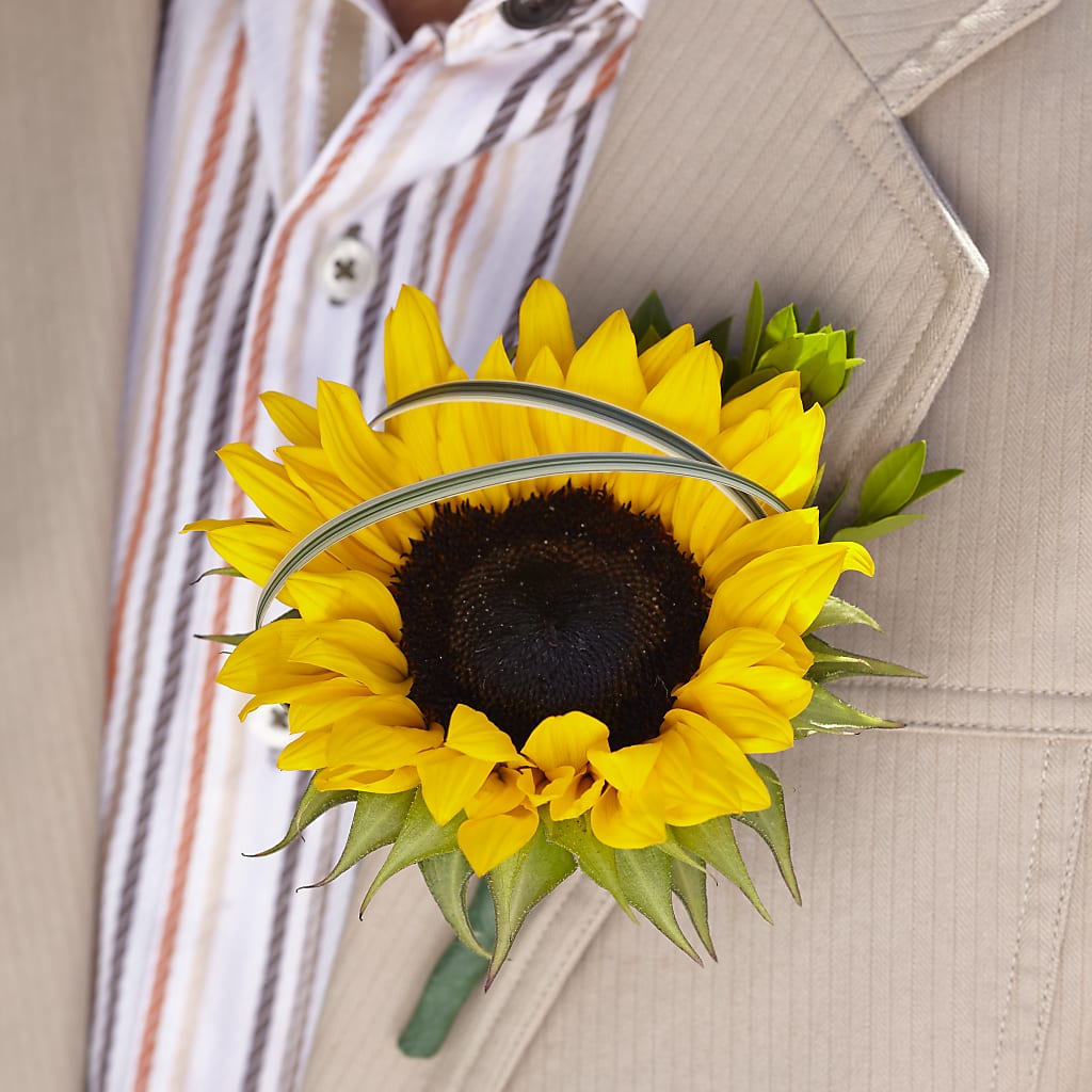 Free Spirit Boutonniere – Flowers By Robert Taylor Inc, West Covina CA