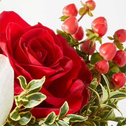 Snowy Wonderland Bouquet –  Flowers By Robert Taylor Inc, West Covina CA