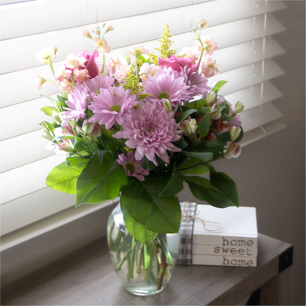 Pastel Tradition - A Florist Original –  Flowers By Robert Taylor Inc, West Covina CA