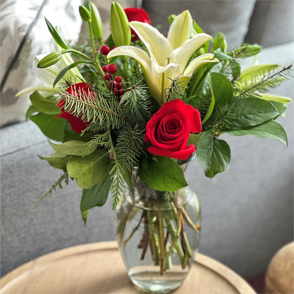 Sparkling Snowflakes Bouquet –  Flowers By Robert Taylor Inc, West Covina CA