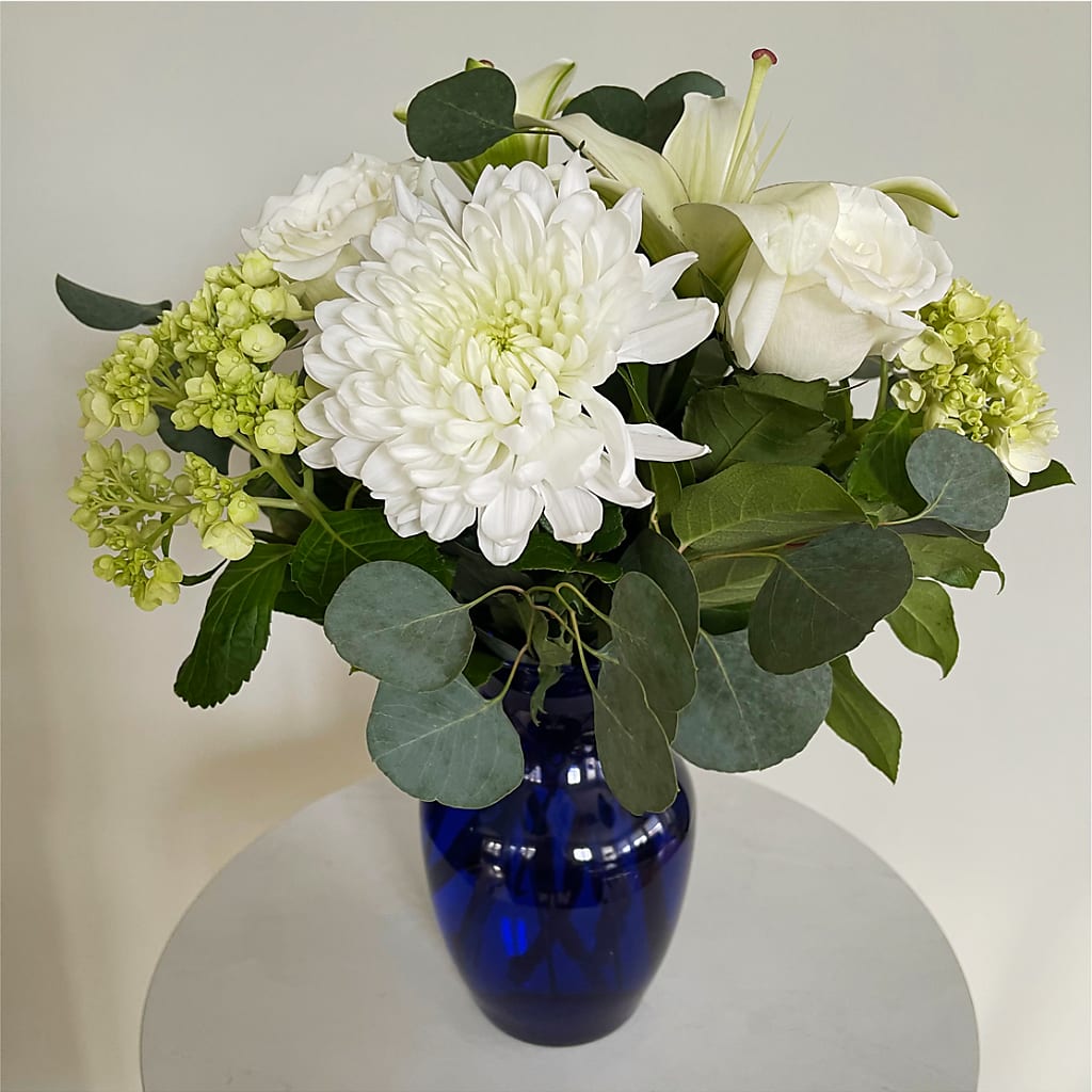 Snowy Dreams Bouquet –  Flowers By Robert Taylor Inc, West Covina CA