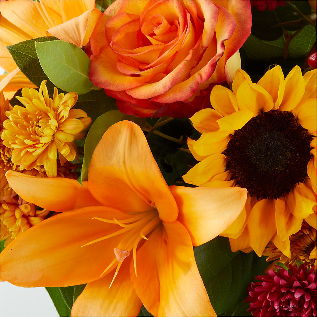 Grateful Centerpiece –  Flowers By Robert Taylor Inc, West Covina CA