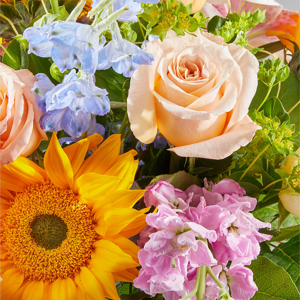 Dreamy Meadows Bouquet –  Flowers By Robert Taylor Inc, West Covina CA