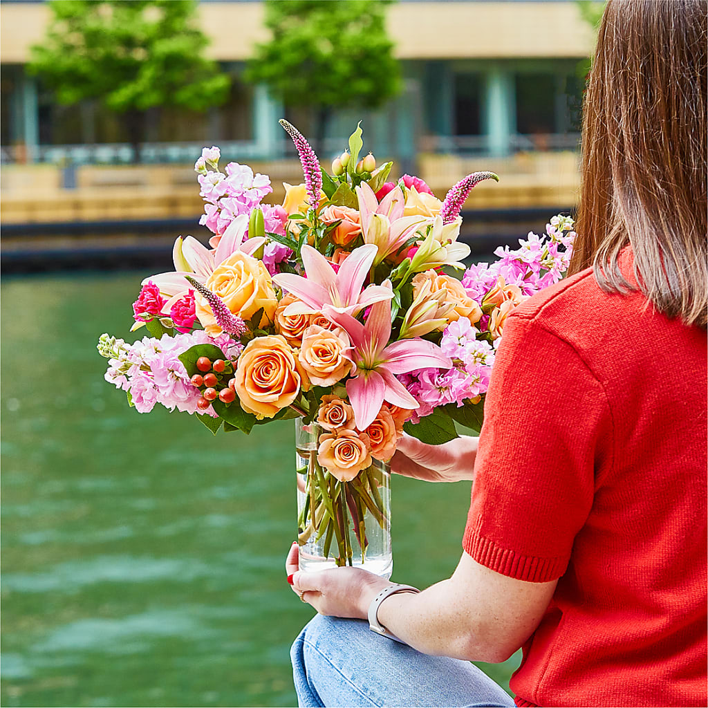 Bisous Bouquet –  Flowers By Robert Taylor Inc, West Covina CA